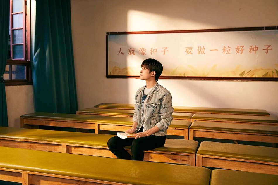 為家鄉(xiāng)代言！易烊千璽受邀擔任懷化城市形象大使(圖1)