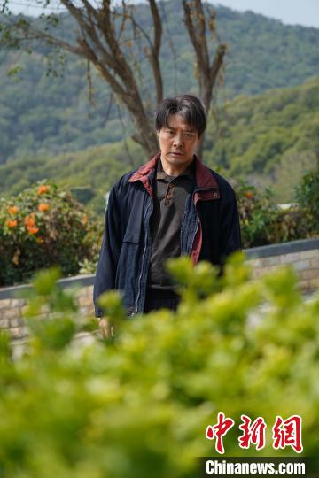 對話劇版《三大隊》創(chuàng)作團(tuán)隊：拍出“案”中的暗與光(圖2)