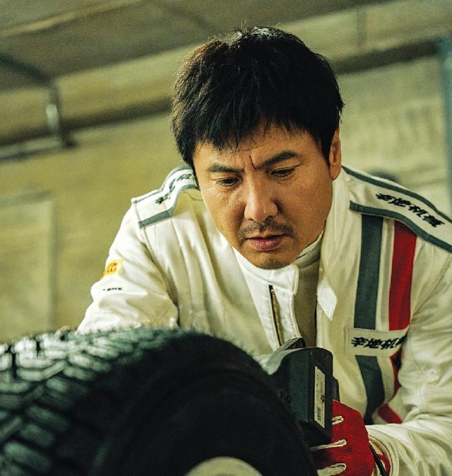當(dāng)硬核賽車與硬核喜劇合體——評電影《飛馳人生2》》(圖1)