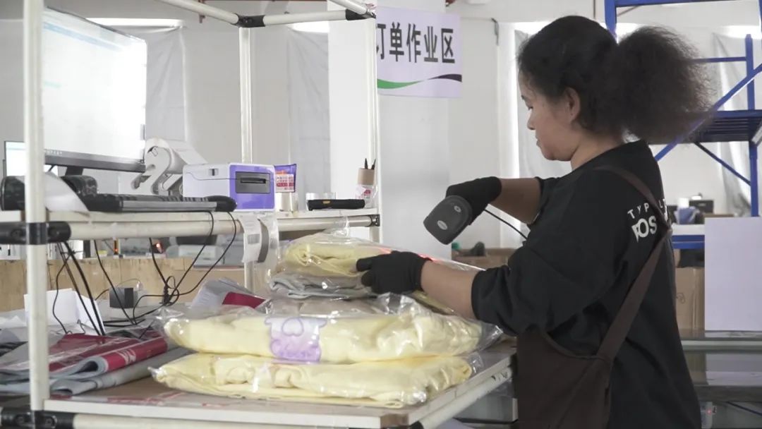 【愛心接力 秉承使命】嗨玩購集團(tuán)助力河南全省“新年穿新衣”困境兒童幫扶公益活動(圖4) IMG_259