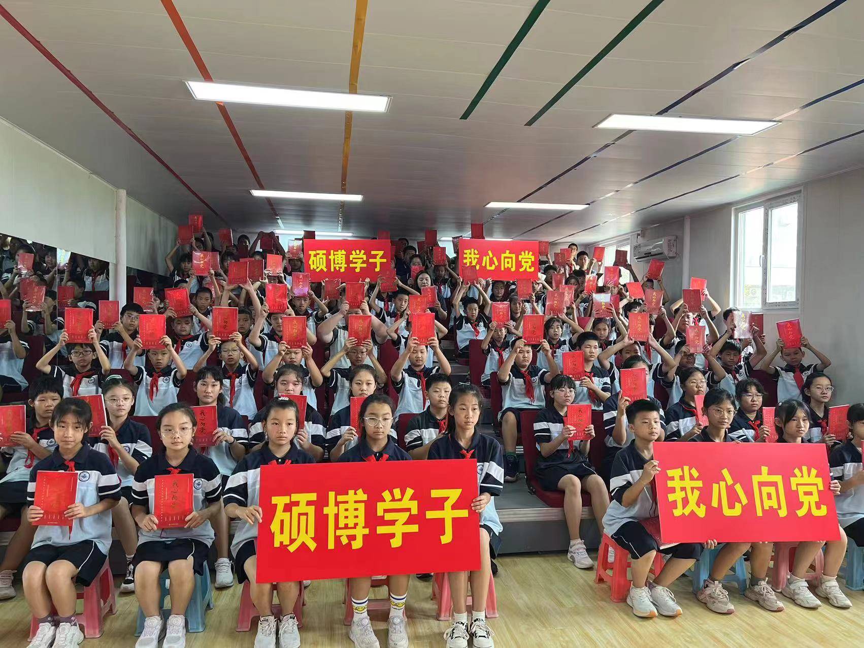 《我心向黨》進(jìn)校園，在校園中傳承和弘揚(yáng)愛國主義(圖6)