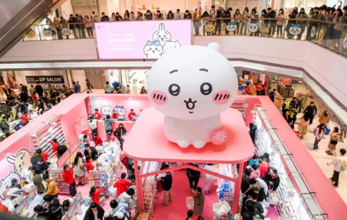 “YUMO 2周年快閃”空降深圳，“潮玩?zhèn)儭睘楹屋p松打動(dòng)年輕人？