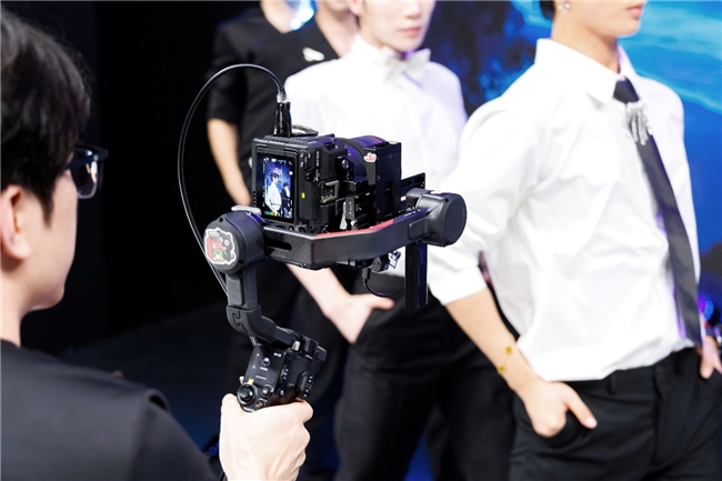 佳能EOS C50 團播首秀驚艷無憂之夜,明星感直播助推流量破百億(圖10) 佳能EOS C50 團播首秀驚艷無憂之夜,明星感直播助推流量破百億