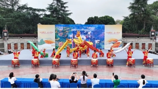 非遺活動點燃新繁東湖,文商旅體融合繪就城鄉(xiāng)新圖景(圖8) 非遺活動點燃新繁東湖,文商旅體融合繪就城鄉(xiāng)新圖景(圖8)