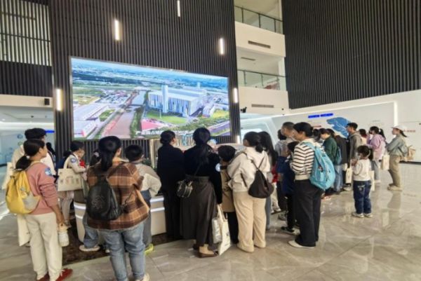 港灣街道開展親子環(huán)保研學活動:寓教于樂播撒綠色種子(圖2) 港灣街道開展親子環(huán)保研學活動:寓教于樂播撒綠色種子(圖2)