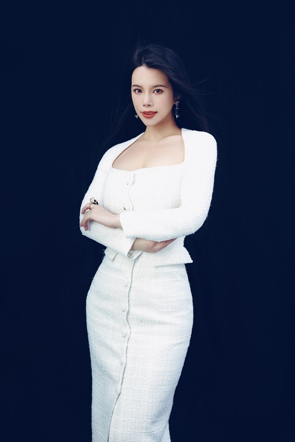 夢天家居迎新董事余晚晚，父女?dāng)y手共繪高端生活方式新篇章